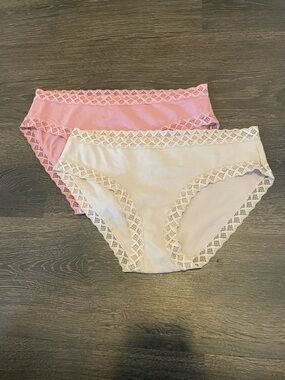 2 pairs Natori bliss briefs